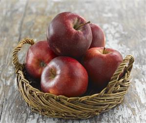 Basket of apples (Jonagold)