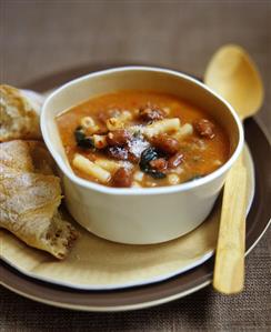 Fagiolata (bean soup with noodles), Piedmont, Italy. Receta disponible