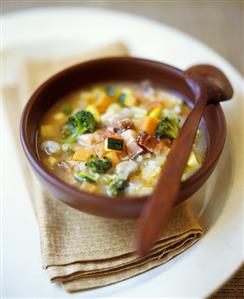 Minestrone con il riso (Vegetable soup with rice, Italy)