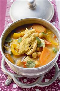 Vegetable soup with chick-peas and chicken