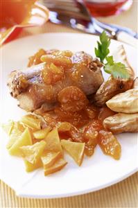 Conejo con albaricoques. Rabbit with apricots. Receta disponible.