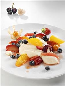 Semolina pudding with fruit