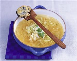 Onion and leek soup with cheese rounds