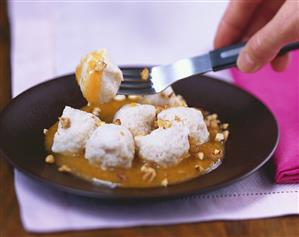 Quark balls with apricot sauce