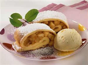 Crespelle dolci con la mela (apple pancake, Italy)