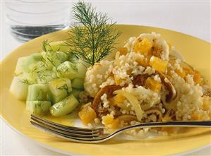 Pan-cooked bulgur wheat dish with cucumber and melon salad