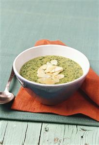 Green spelt and spinach soup