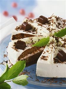 Cherry liqueur cake with cream and chocolates