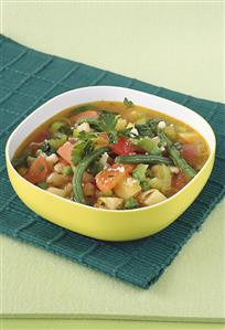 Minestrone with white beans. Receta disponible TR