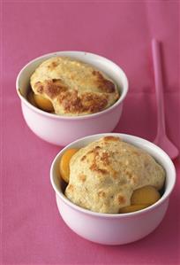 Apricot gratin with meringue topping