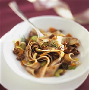 Home-made ribbon pasta with liver and chocolate ragout