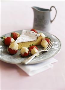 White chocolate cake with chocolate-dipped strawberries