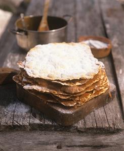 Crispy flatbreads with chocolate cream