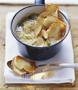 Onion soup with slices of pretzel