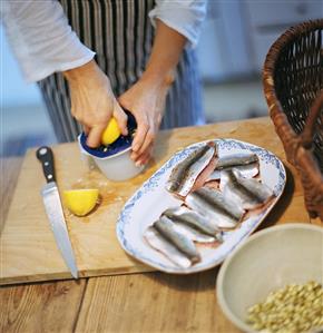 Preparing Baltic herring: squeezing a lemon