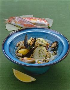 Fish and potato stew (with red mullet and mussels)