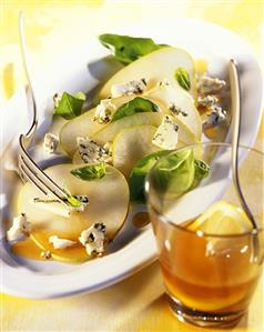 Pear carpaccio with Roquefort and basil