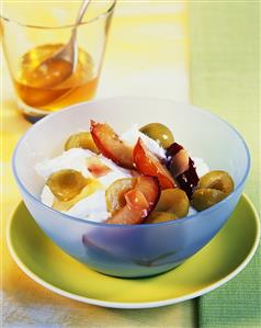 Quark dessert with plums and mirabelles