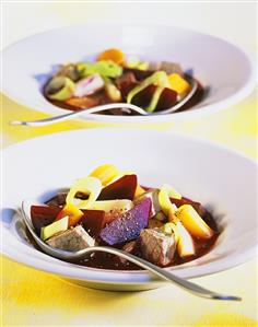 Beetroot stew with beef, honey and allspice