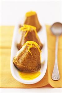 Small almond cakes with orange sauce