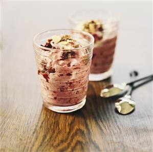 Cranberry cream with almonds and chocolate