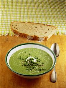 Pea soup with bread