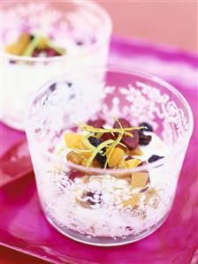 Vanilla yoghurt with dried fruit