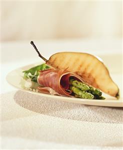 Asparagus with ham and pear