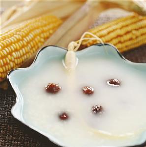 Rice porridge with dates and ginseng