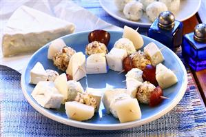 Cheese on sticks with grapes and pear