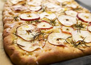 Focaccia con le mele (Focaccia with apple slices, Italy)