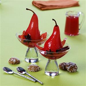 Pears in red wine with biscuits