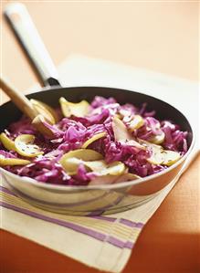 Warm apple and red cabbage salad