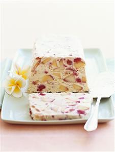 Peach and raspberry ice cream cake