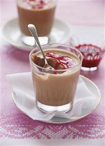 Chocolate mousse with raspberry sauce. Receta disponible TR.