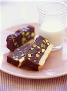 Chocolate slices with pistachios