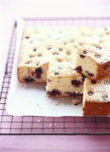 Tray-baked cherry cake