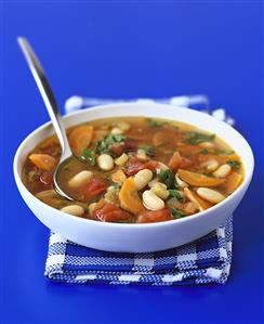 Vegetable soup with beans (Ribollita). Paso a paso disponible. Receta disponible TR