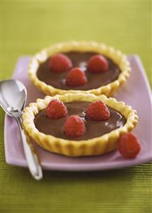 Chocolate tartlets with raspberries