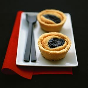 Plum almond tarts. Receta disponible TR