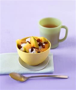 Melon with yoghurt muesli