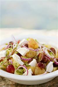 Potato salad with goat's cheese and grapes