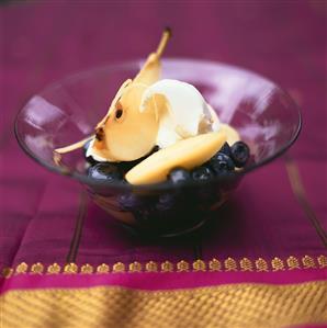 Pear with blueberries and crème fraîche