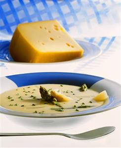 Asparagus soup with cheese