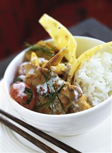 Veal fillet with fried pineapple and spicy coconut sauce