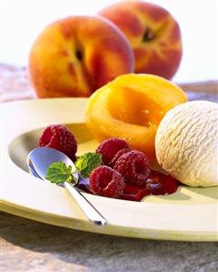 Peach Melba with raspberry sauce