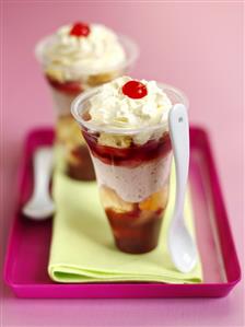 Knickerbocker Glory (ice cream dessert from England)