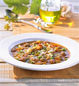 Minestrone (vegetable soup, Italy). Receta disponible TR