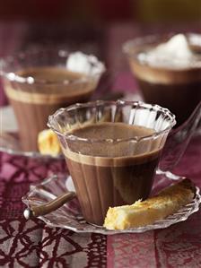 Three glasses of hot chocolate. Receta disponible TR.