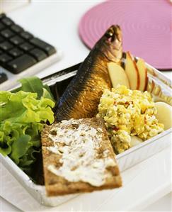 Smoked herring with apple cottage cheese and crispbread